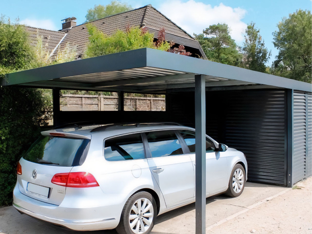 Современный автонавес с крышей из поликарбоната